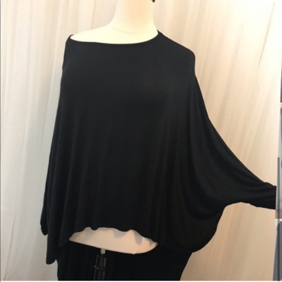 Tops - Oversized black hi low top
